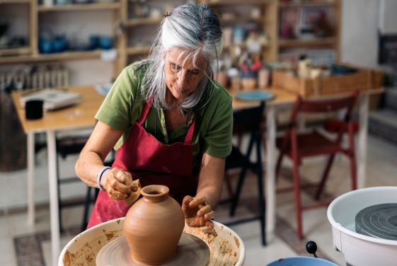 lady-with-clay